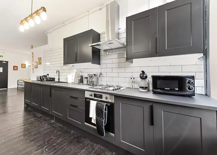 Trendy And Eccentric Flat In Hackney