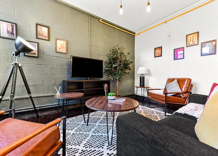 Trendy And Eccentric Flat In Hackney