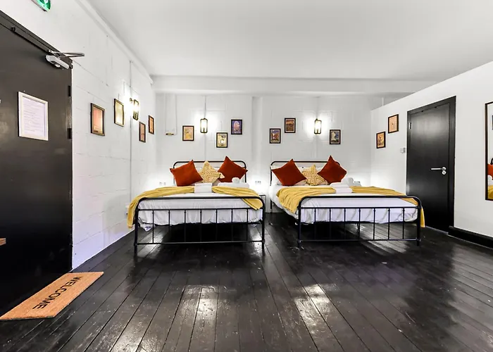 Trendy And Eccentric Flat In Hackney