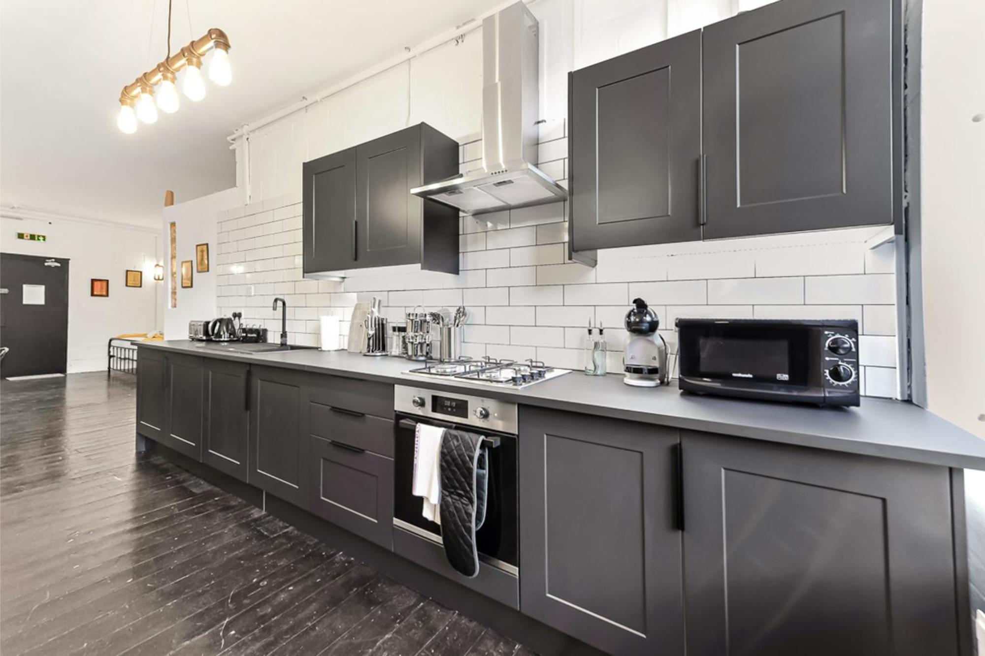 Trendy And Eccentric Flat In Hackney London