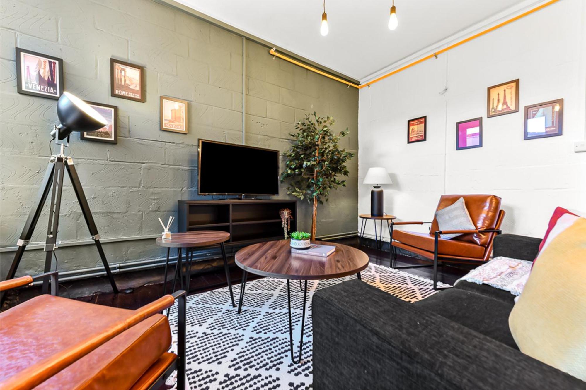 Trendy And Eccentric Flat In Hackney