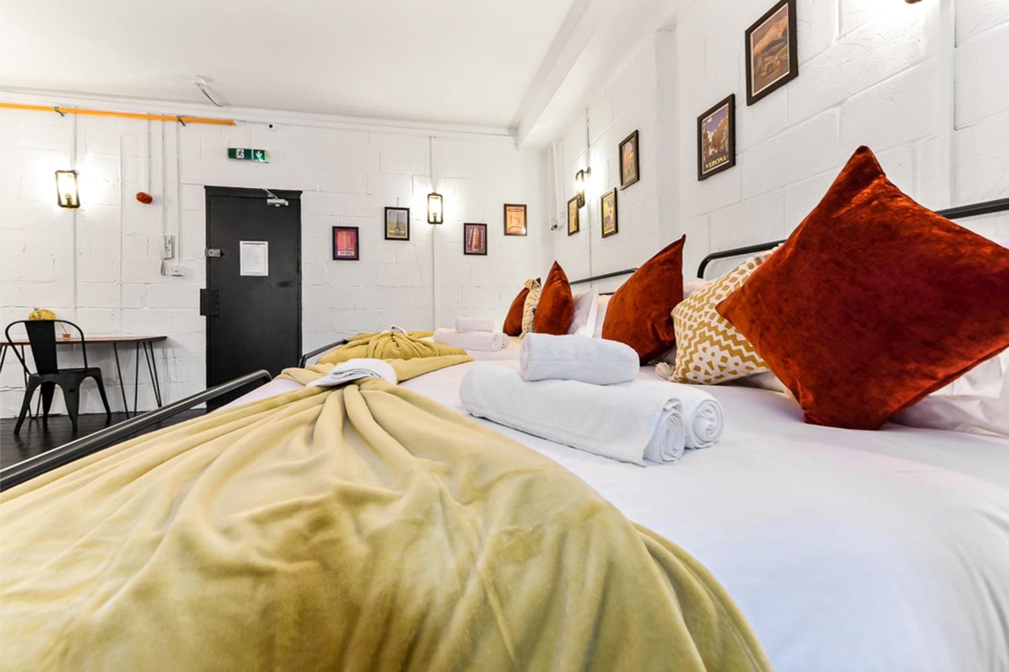 Trendy And Eccentric Flat In Hackney London