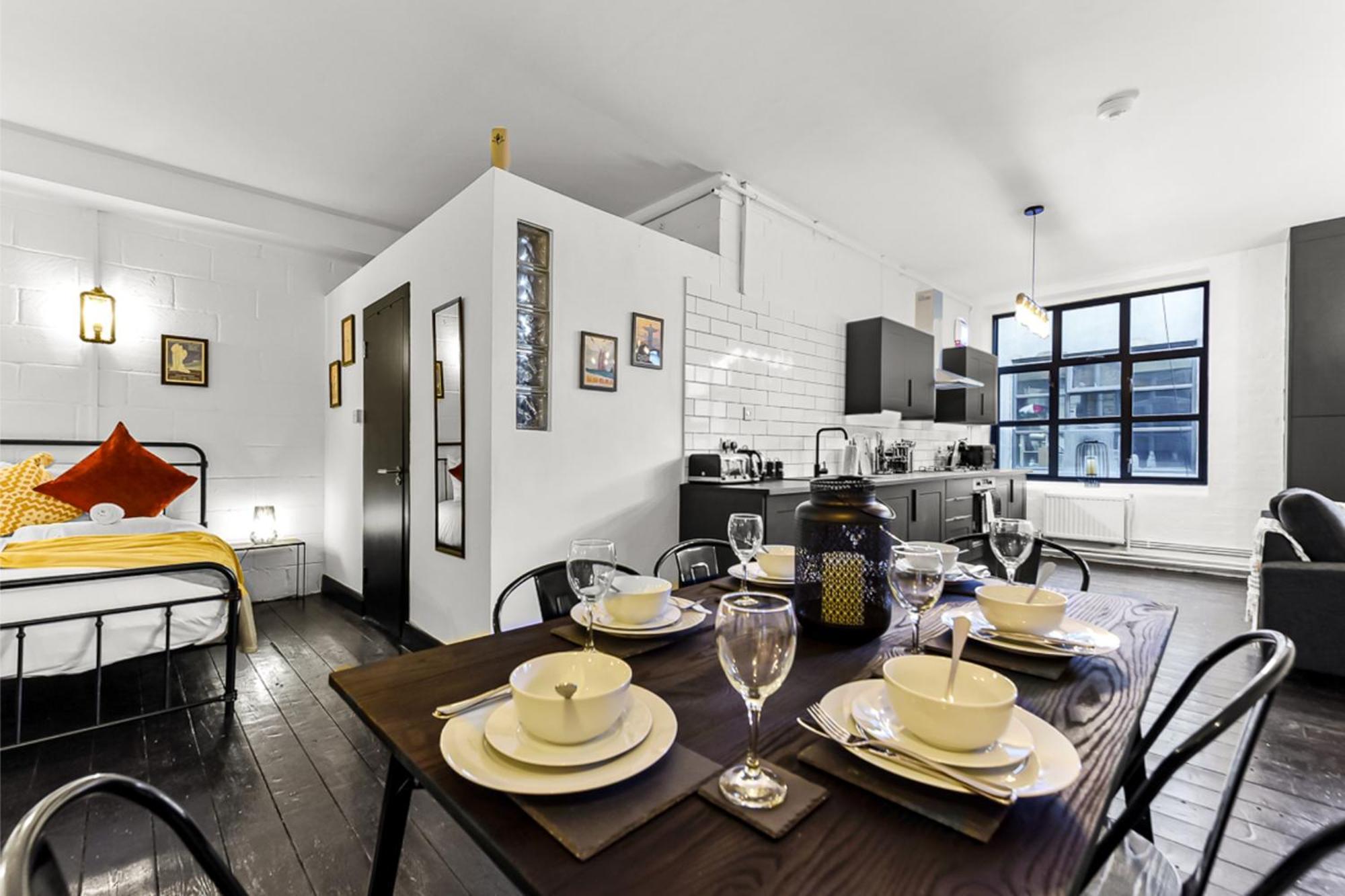 Trendy And Eccentric Flat In Hackney *