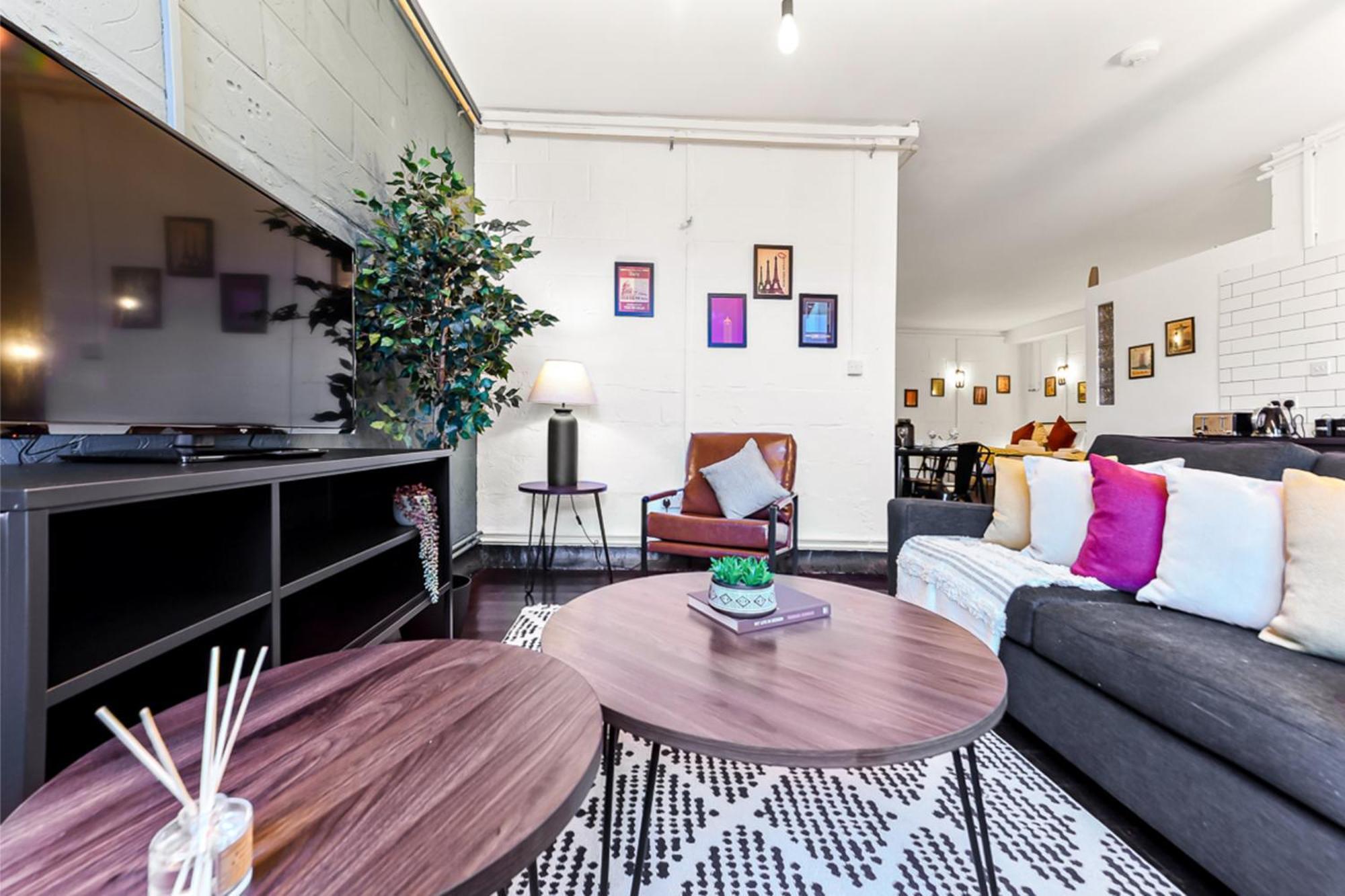 Trendy And Eccentric Flat In Hackney Apartment *