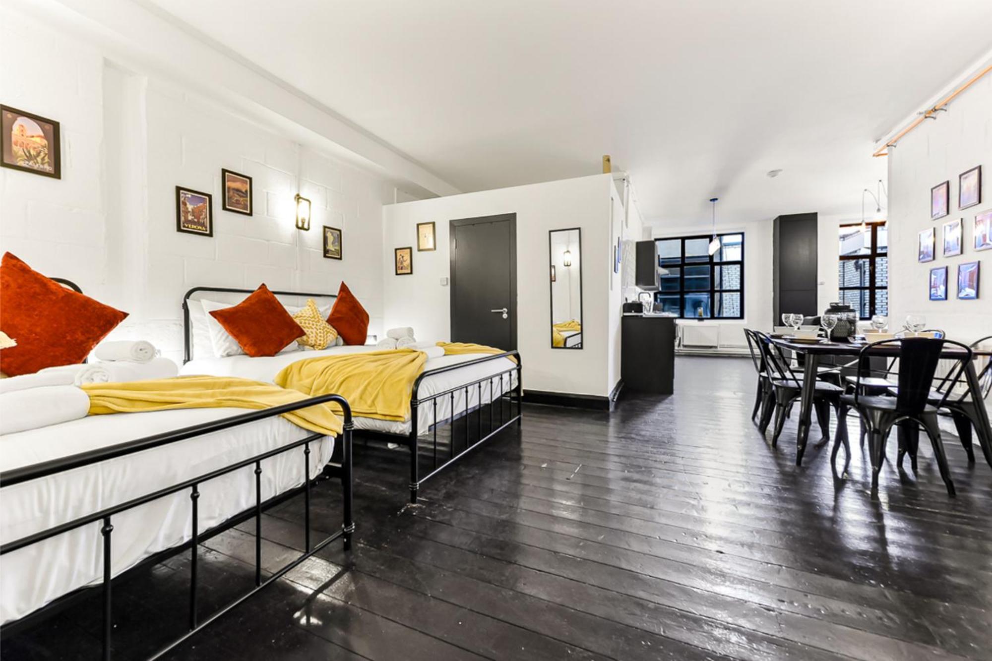 Trendy And Eccentric Flat In Hackney Apartment London