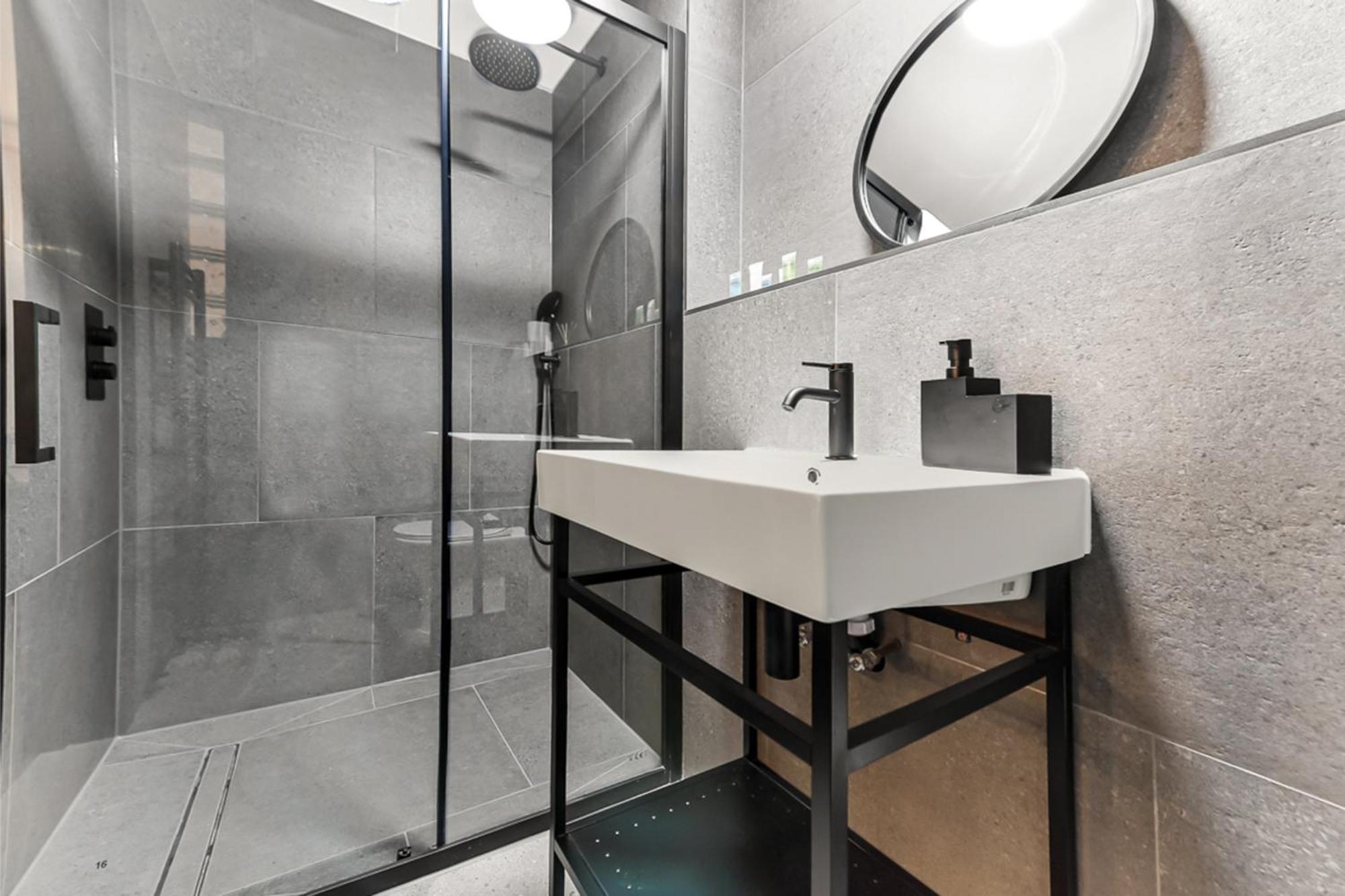 Trendy And Eccentric Flat In Hackney Apartment