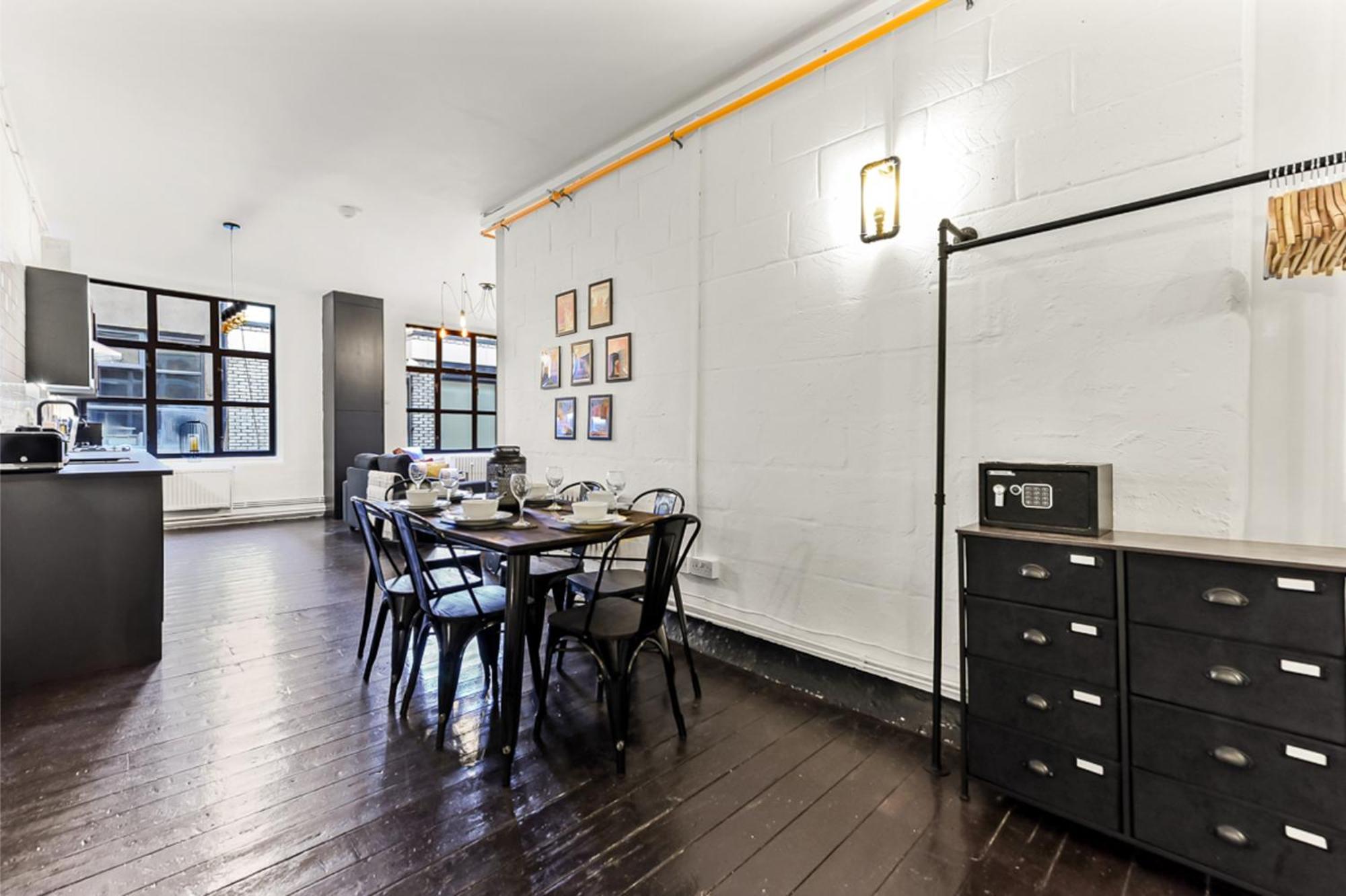 Trendy And Eccentric Flat In Hackney Apartment *
