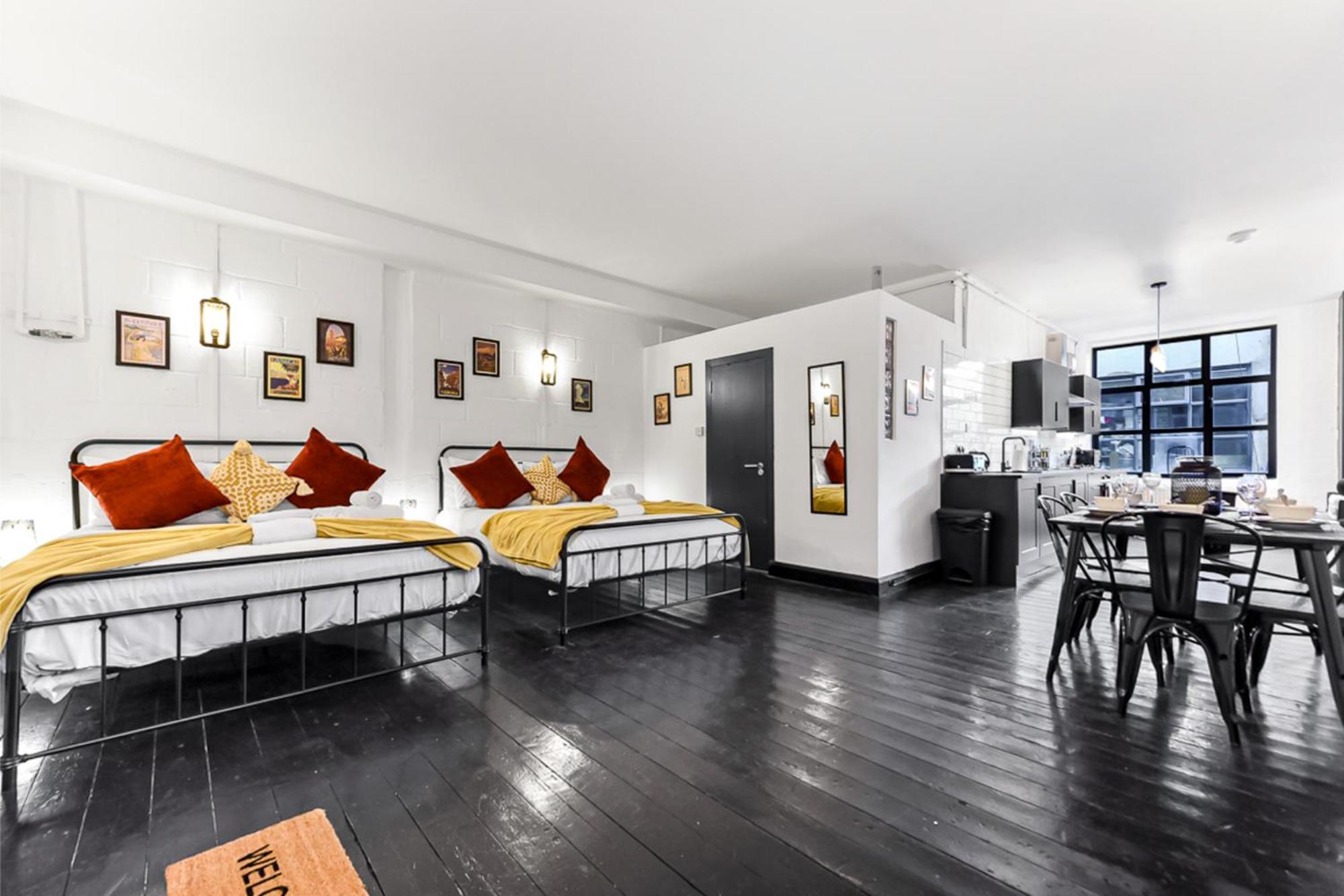 Trendy And Eccentric Flat In Hackney Apartment