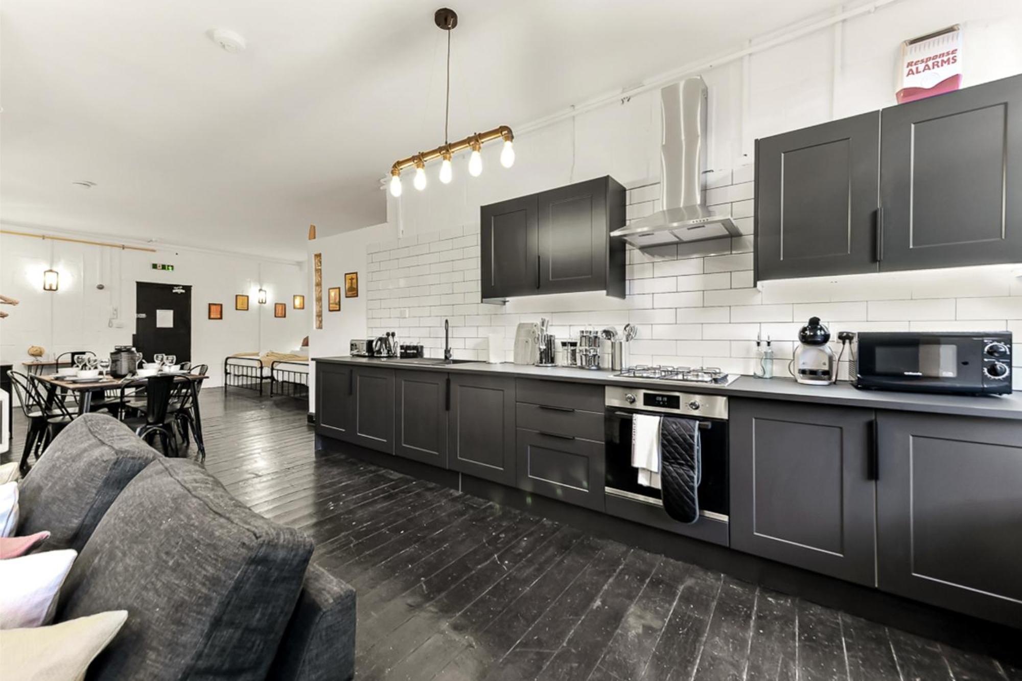 Trendy And Eccentric Flat In Hackney *